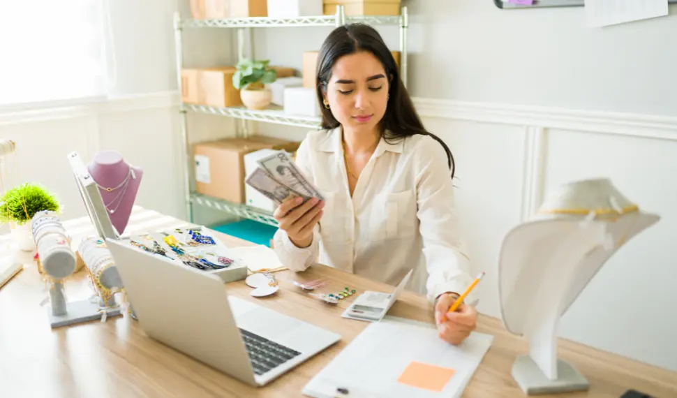 Entrpreneur making money selling jewelry online Entrpreneur making money selling jewelry online